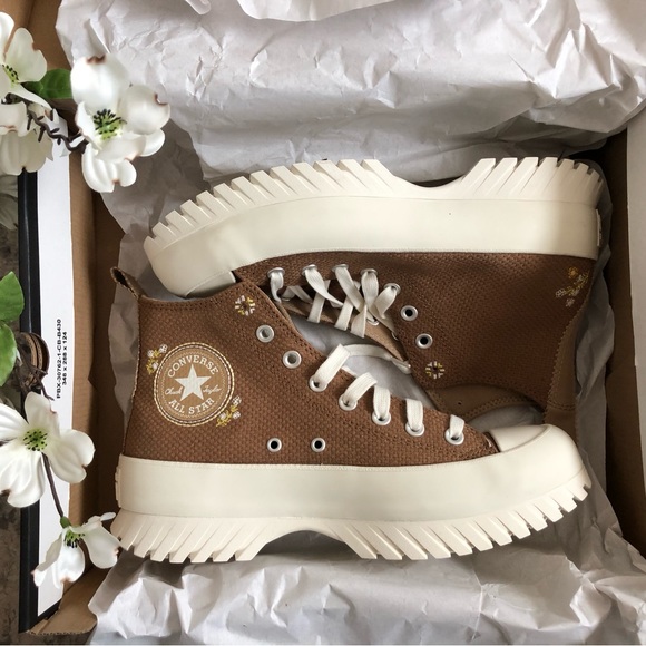 Chuck Taylor All Star Lugged Platform 2.0 Autumn Floral Embroidery - Picture 1 of 9